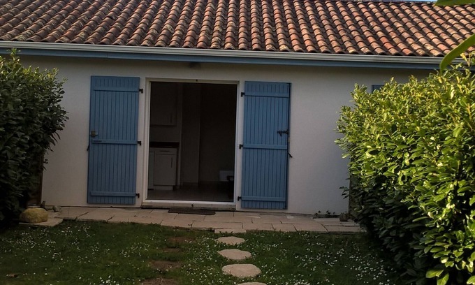 Escos Casa | Maisonette n ° 2 jardín nivel Countryside Border Pays basque Béarn. Baño de río