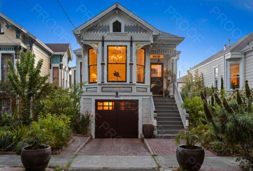 West Alameda Casa | Garden Level Flat in 1885 Queen Anne Victorian Cottage in Alameda
