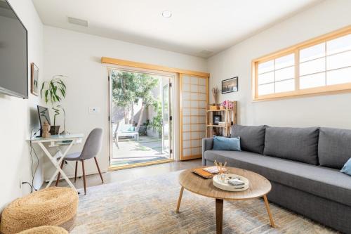 Playa Del Rey Apartamento | Garden Oasis by the Sea