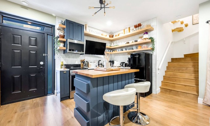 Richmond Casa | ✦ GARDEN OASIS ✦ FURNISHED 1 BR& 1 BA | PET-FRIENDLY & BBQ!
