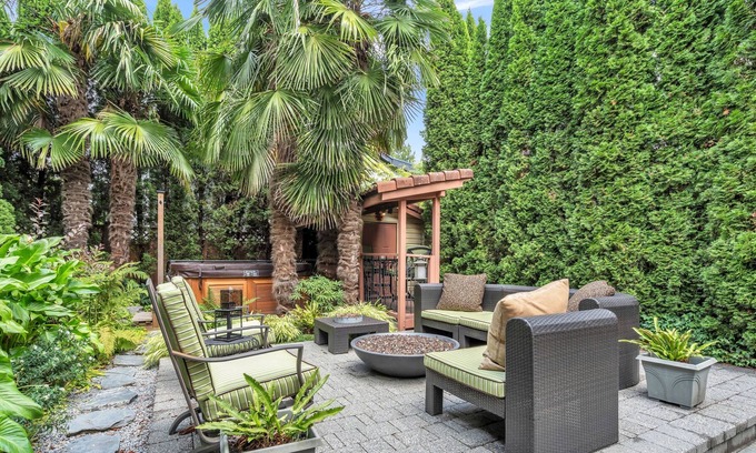 Riley Park Apartamento | Garden Oasis Suite Near Popular Main Street 1 Bedroom Apts by Redawning