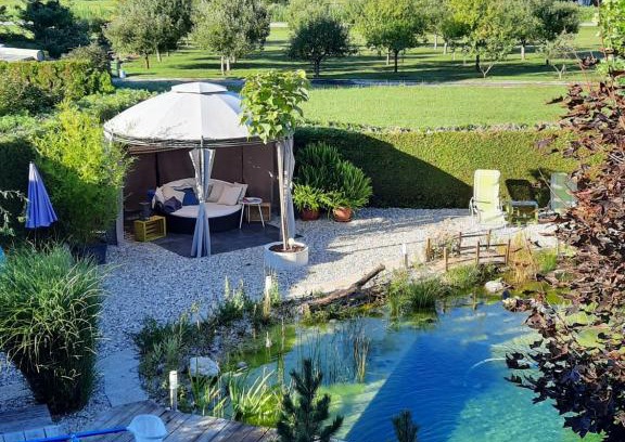Bled Apartamento | Garden Paradise Bled Apartments - garden, pond and castle view
