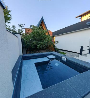 Banja Luka Apartamento | Garden Relax Bungalow, 2 Deluxe Rooms, Shared Pool and Parking