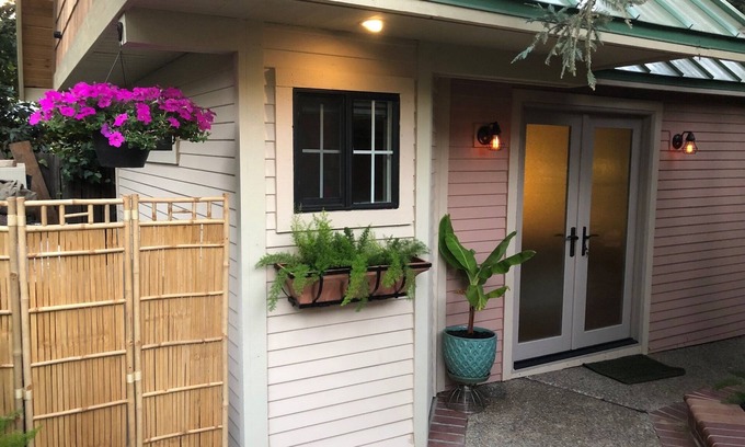 Central Davis Cabaña | Garden Retreat! Central Davis