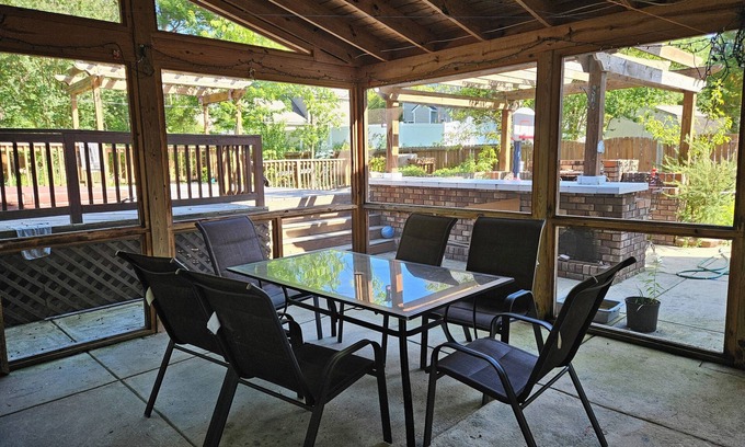 Apex Casa | Garden Retreat close to Jordan Lake-Screened porch-fenced backyard-large deck