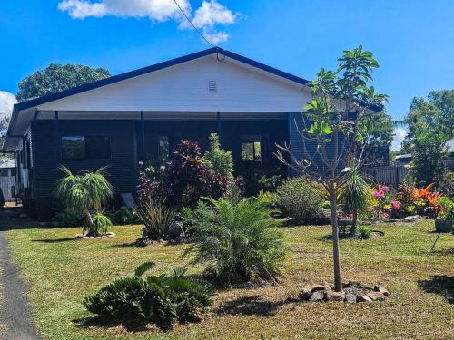 Cooktown Casa | Garden Street Haven