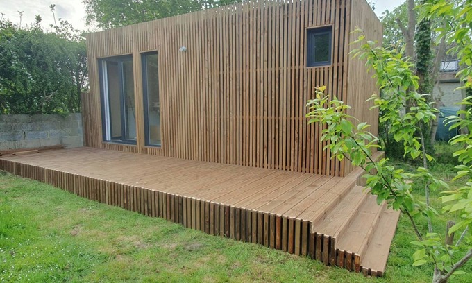 Ryes Cabina | Garden studio in the Normandy countryside, near the D-Day landing beaches.