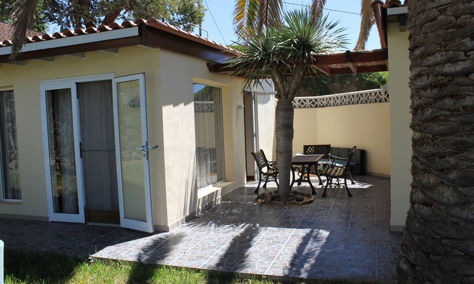 Tazacorte Apartamento | Garden studio with pool and sea view