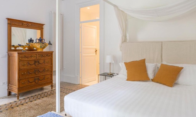 Palermo Cama Y Desayuno | Garden Suite in private villa on Via Libertà