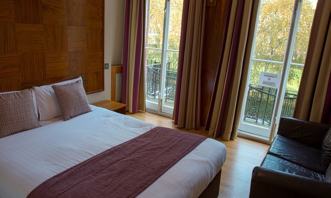 Earl's Court Hotel | Garden View Hotel