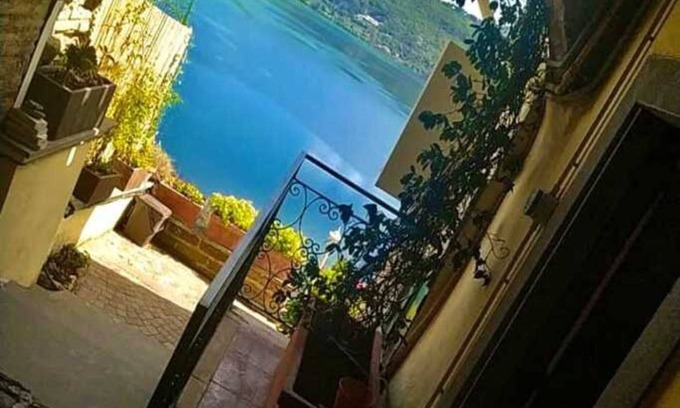 Castel Gandolfo Apartamento | Garden with Lake View and Vasco Jacuzzi 1 min from Old Town