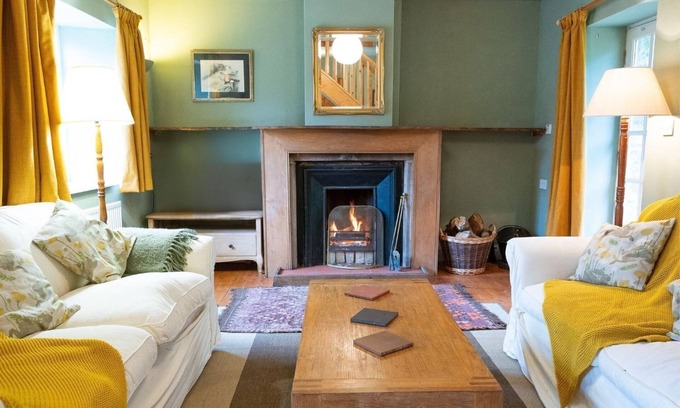 Sandyhills Cabaña | Gardeners Cottage - a cottage that sleeps 8 guests in 4 bedrooms