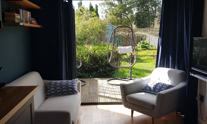 Oxford Chalet De Esquí | GardenRoom apartment near the Oxford and the JR