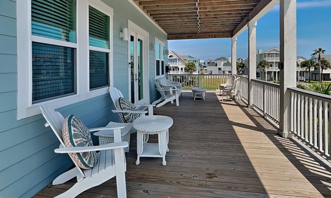 Pirates Beach West Casa | Garrett's Grotto | Spacious Home + 300 Yards to the Shore!