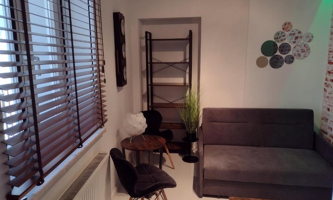 Jaslo Apartamento | Garsoniera -w podwórzu