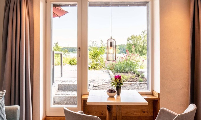 Pelham Apartamento | Gartenzimmer, 30 qm Untergeschoss, Kombinierter Wohn- & Schlafbereich