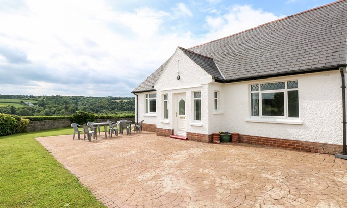 Cilgerran Casa | GARTH, family friendly, with a garden in Cilgerran