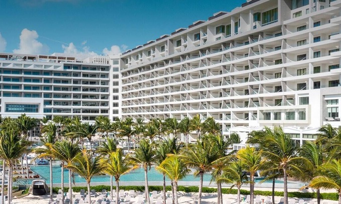 Playa Mujeres Complejo | Garza Blanca Cancun Resort 2bed, 3 bath suite w/ kit, w/d, liv rm w/sofabed