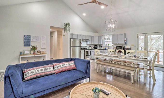 East Stroudsburg Casa | Gas Grill, Lake Access Scenic Poconos Retreat!