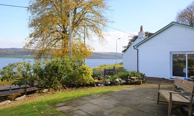 Tighnabruaich Cabaña | Casa de Gate recientemente renovada en la orilla, para 6 personas.