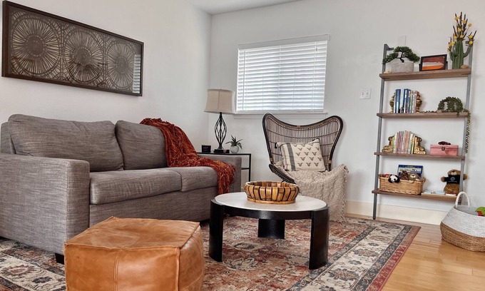 Mueller Condominio | Gated 2 bed Condo near Mueller Lake Park!