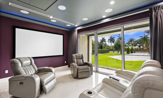 Southwest Ranches Villa | Gated 9BR Estate for 20 w/ Private Pool, Jacuzzi, Theater & Guest House! Pet-Friendly!