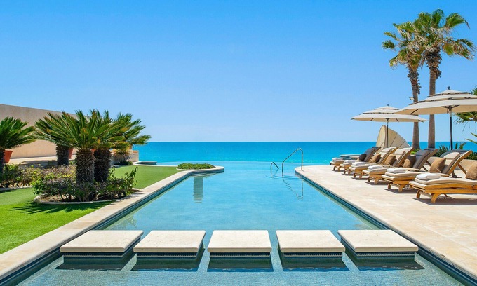 Cabo San Lucas Casa | Espectacular finca frente a la playa en el corazón del corredor