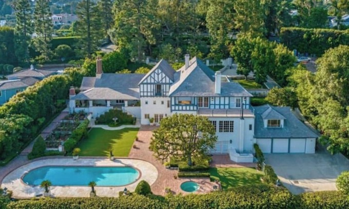 Bel Air Casa | Gated Bel-Air Mansion w/Pool + Golf Course Views