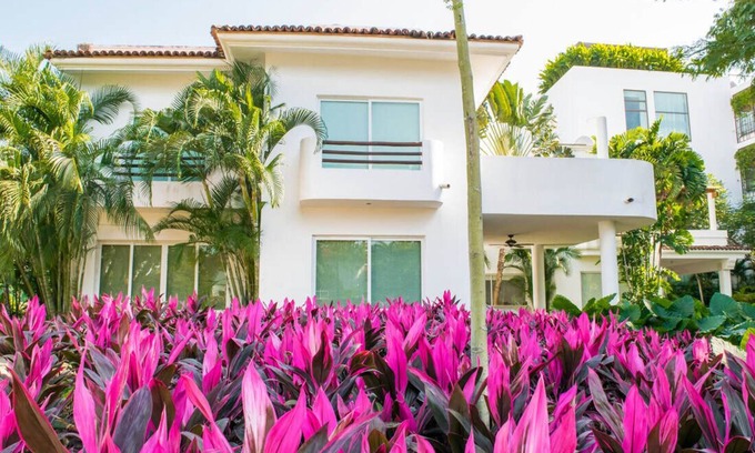 La Puntilla Casa | Comunidad cerrada con jardines, playa. Tu propia piscina. Healyh Club en el sitio.