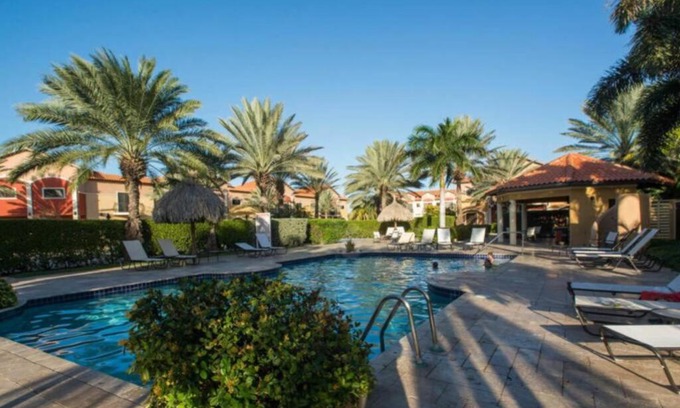 Gold Coast Apartamento | Gated Community Close to Famous Beaches