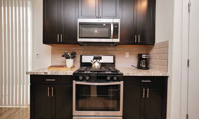 Folsom Casa | Gated Community｜Dedicate Workspace｜Instant Tour｜Backyard For Dogs #41616