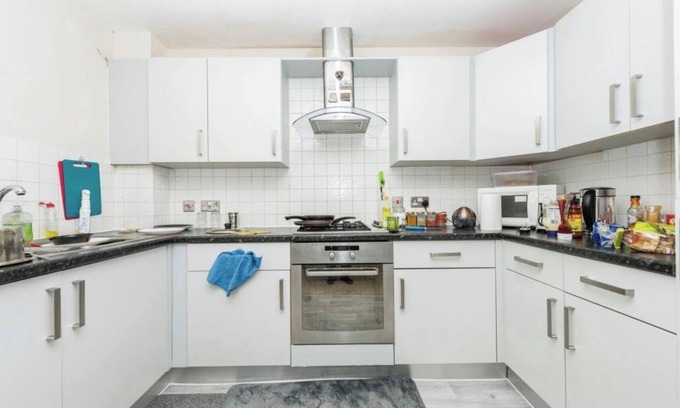 Hatfield Apartamento | Gated Community. Uncroft Parking. walking Distance to Hatfield Galleria