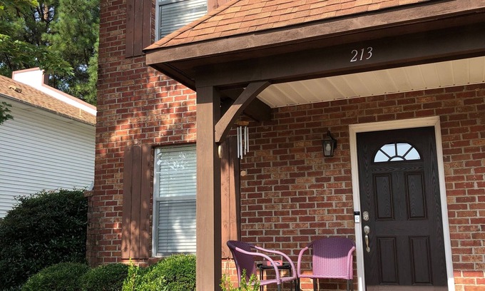 Oxford Condominio | Gated Condo Community and Personal parking, Near campus, WIFI, Washer/Dryer