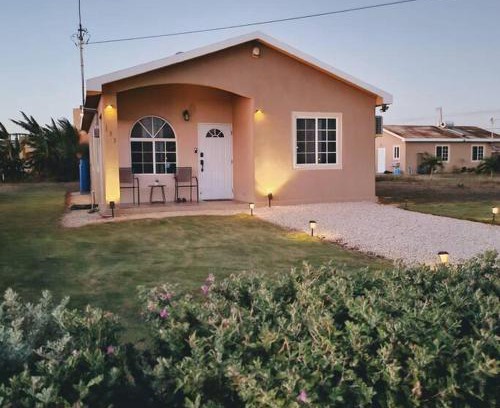 Portmore Casa | Gated Cozy Urban Luxe Retreat