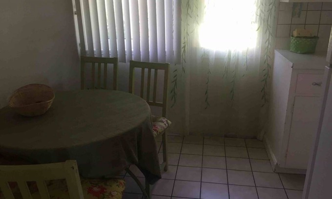 Richmond Casa | Cerrado cercado como una mansión, caminar a todo