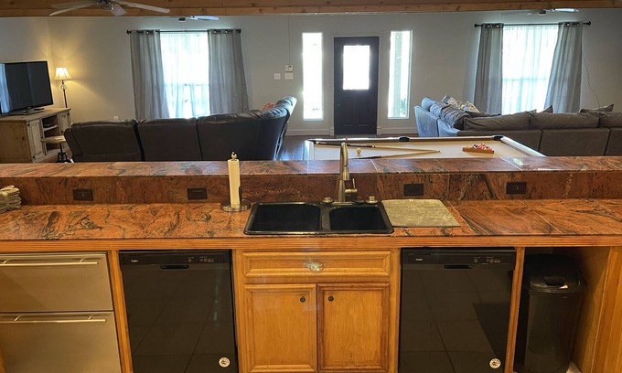 Conroe Casa | Gated hidden Oasis on 22 acres just minutes from Lake Conroe