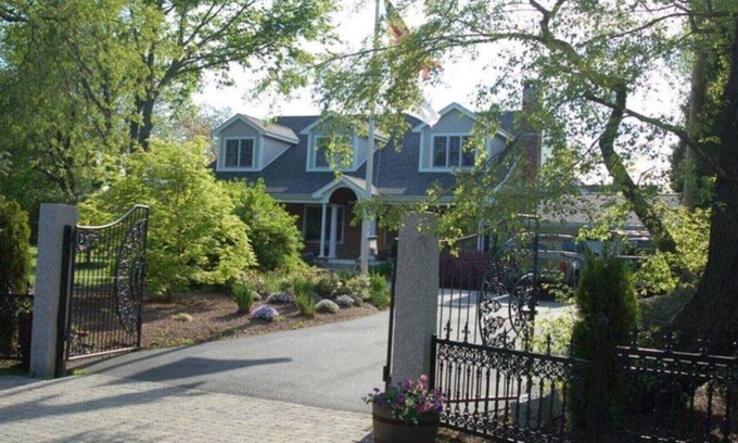 Middletown Casa | Casa señorial cerrada cerca de las playas / Newport w / Massive open Living / Gourmet Kitchenn