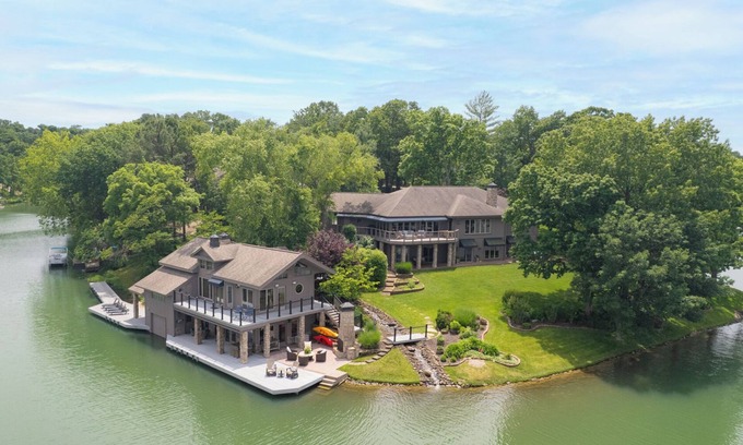 Bella Vista Casa | Gated lakefront retreat right on the lake, hot tub, kayak, pool table, luxury,
