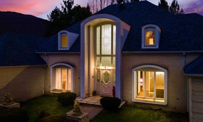 Andover Casa | Gated Mansion: Basketball Court, Movie Theater, Views, & free vineyard tours !