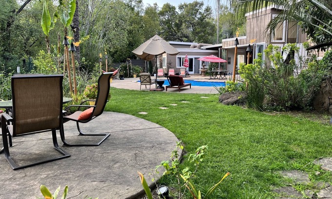 San Anselmo Casa | Gated, mid-century modern home feels like Hawaii -designed for entertaining/fun.