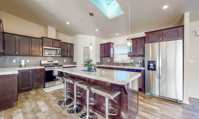 Pinon Hills Casa | Gated Mtn-View Home with Private Six-Person Hot Tub & Sauna - Dog-Friendly