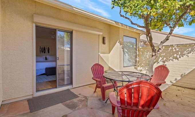 Tucson Casa | Gated Oasis: Garage, Resort Pool & Spa, Ultra-Fast WiFi by I-10/Grant