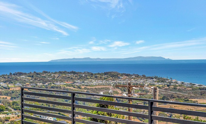 Western Malibu Casa | Gated Ocean View Horizon Hills Estate with Pool, Spa & Panoramic Roof Deck!