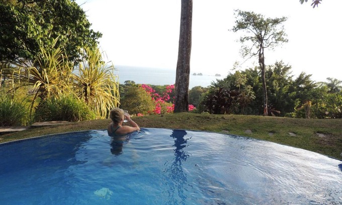 San Isidro de Grecia Casa | Gated, Year round springon Poas Mountain, new American owned nature lodge