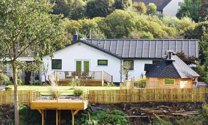 Barrhead Casa | Gateside View - Country home at the edge of the city with BBQ hut and amazing views