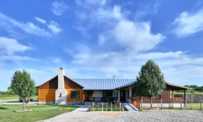 Fredericksburg Casa | ¡Casa de lujo en Fredericksburg, frente a bodegas y cerca de la ciudad!
