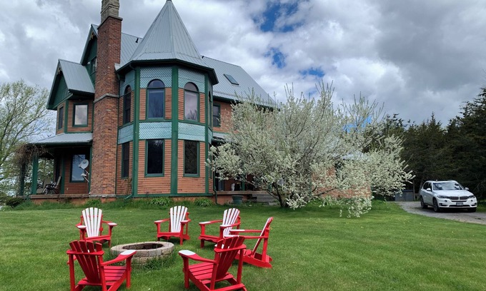 Greater Napanee Cabaña | Gateway of Prince Edward County@800 ft Waterfront 20ac Forest