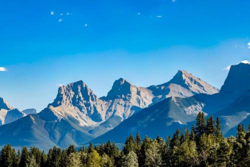 Harvie Heights Casa | Gateway Suites Near Canmore and Banff