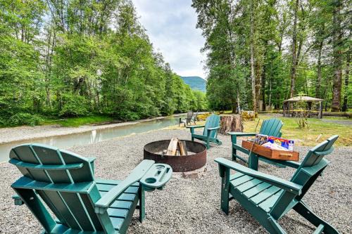 Packwood Casa | Gateway to Mt Rainier Riverfront Haven with Hot Tub