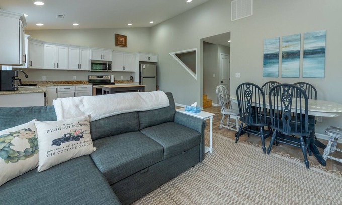 Marion Casa | Gateway to the Mountains | Pets & Fenced Yard!